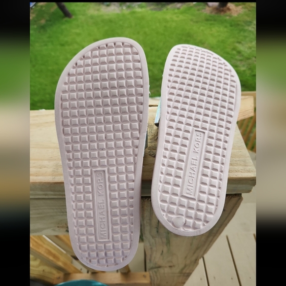 MK iridescent Gilmore Slides - Picture 4 of 4